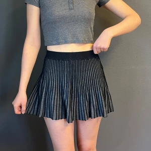 Weekday Adina Short Knit Skirt - Bra skick, knappt använd. Elastisk midja