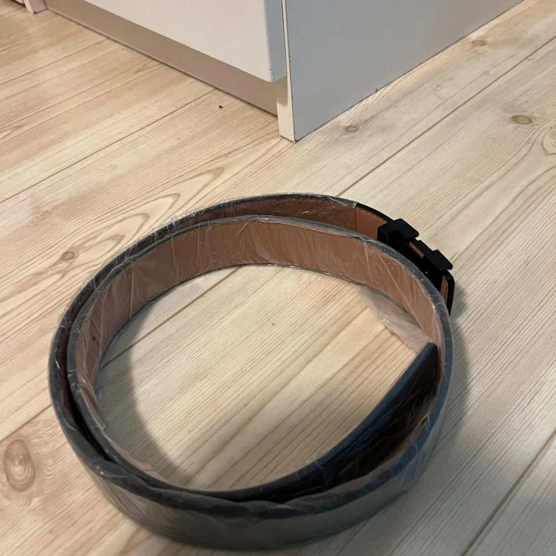 Rutig bälte med svart spänne - 90