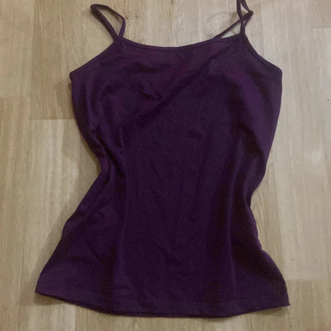 Vinröd linnetopp från Bik Bok