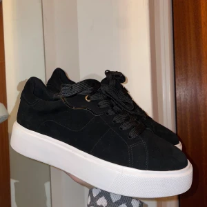 Dasia Sneakers 38 - Oanvända sneakers från Dasia storlek 38. Nypris är 1300kr