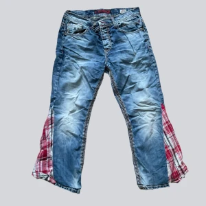 Bootcut jeans y2k - Baggy jeans, utsydda med bootcut. Asballa men säljer pga har för mycket jeans😔