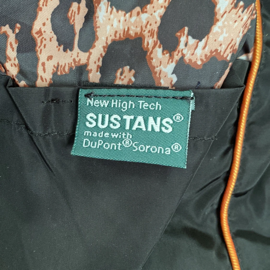 Svart dunjacka med pälsdetaljer från Roco Baroco - 92