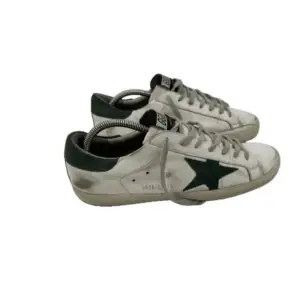 Golden Goose Superstar • Skick: 8,5/10 • Storlek: 42 • Dustbags • Kom med bud! Mvh. The Market.