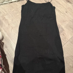 Klänning  - Enkel fin klänning ifrån Zara.  Passar dem som har S/M 180kr med frakt 
