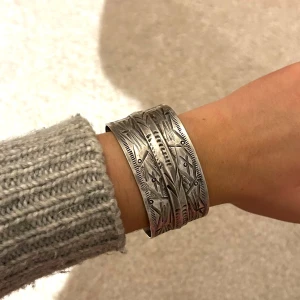 Armband/bangel - Tjockt bangel armband utan slitningar!