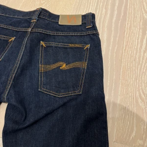 Nudie Grim Tim - Säljer ett par feta Grim Tim jeans! | Storlek: W30 L34 | Skick: Nyskick | Nypris: ca 1700kr | Hör av dig vid frågor eller funderingar! Priset är ej hugget i sten! 