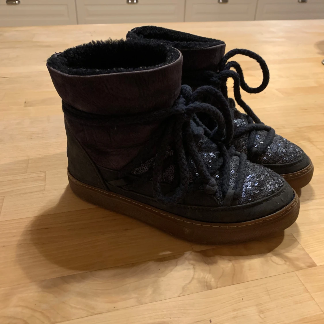 Marinblå inuikiis med paljetter⭐️⭐️ - 90