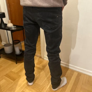 Replay anbass  - Säljer dessa riktigt feta replay jeansen W29 L32. Passar dig perfekt som är runt 175cm. Hör av er vid frågor!