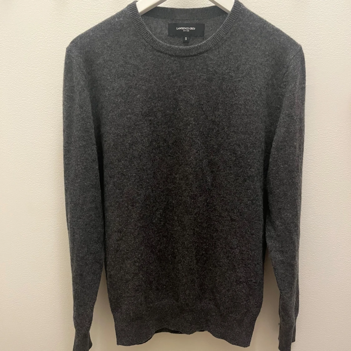 Mörkgrå tröja från lawrance grey