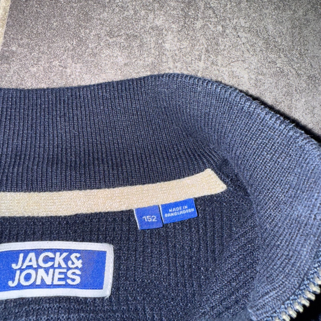 Mörkblå tröja från Jack & Jones - 90