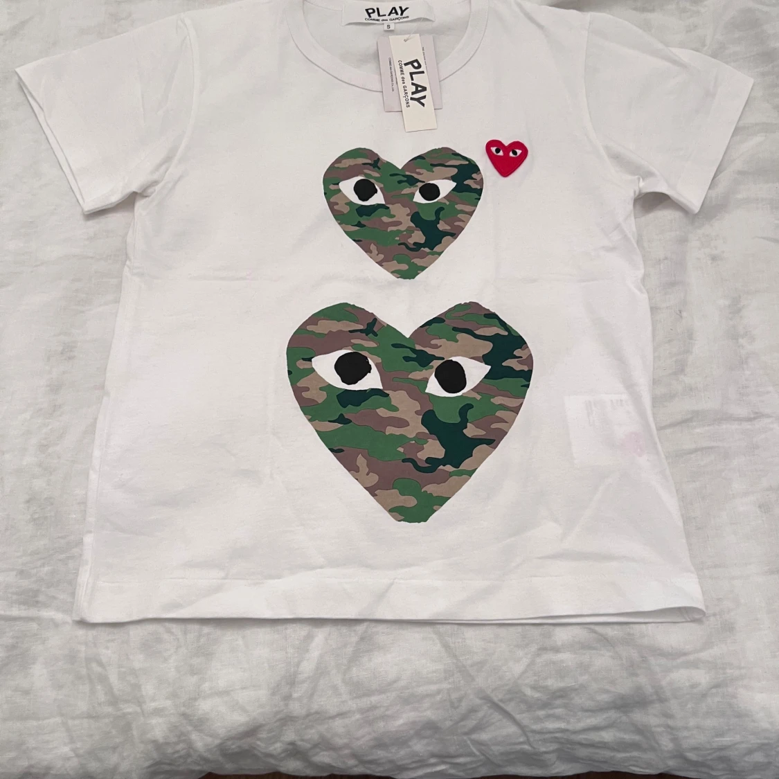 Vit t-shirt från Comme des Garçons