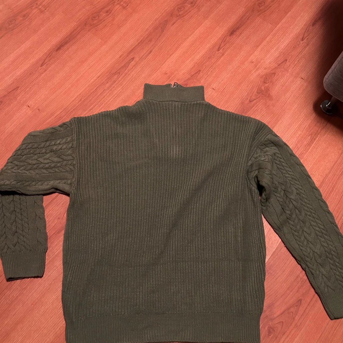 stickad tröja med dragkedja från Asos - 90