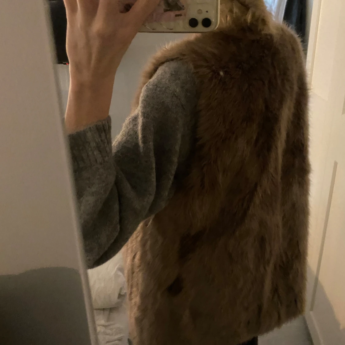 Brun pälsväst från Oasis - 2