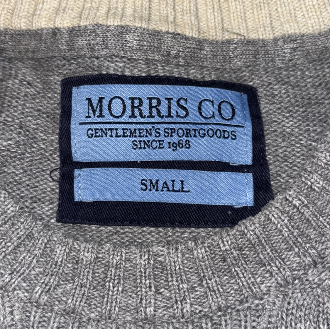 Grå stickad Morris tröja - 1