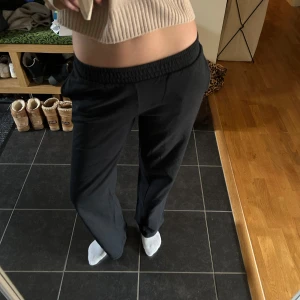 Lågmidjade mjukisbyxor - Säljer mina sjukt sköna mjukisbyxor i nyskick 🥰🥰jag är 173