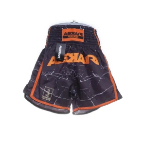 Askari - Snygga svarta träningsshorts från Askari med orange detaljer och ett coolt mönster. Perfekta för intensiva träningspass. Elastisk midja för bästa passform.