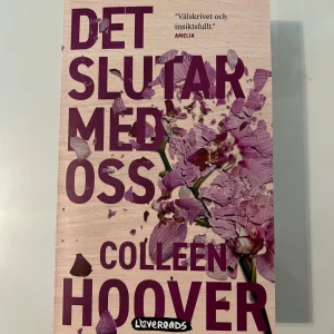 Det slutar med oss- Colleen Hoover - Boken 'Det slutar med oss' av Colleen Hoover är en gripande berättelse om kärlek och svåra val. Den följer Lily som flyttar till Boston för att öppna en blomsterhandel och möter kirurgen Ryle. Deras förhållande sätts på prov när Lilys förflutna gör sig påmint.