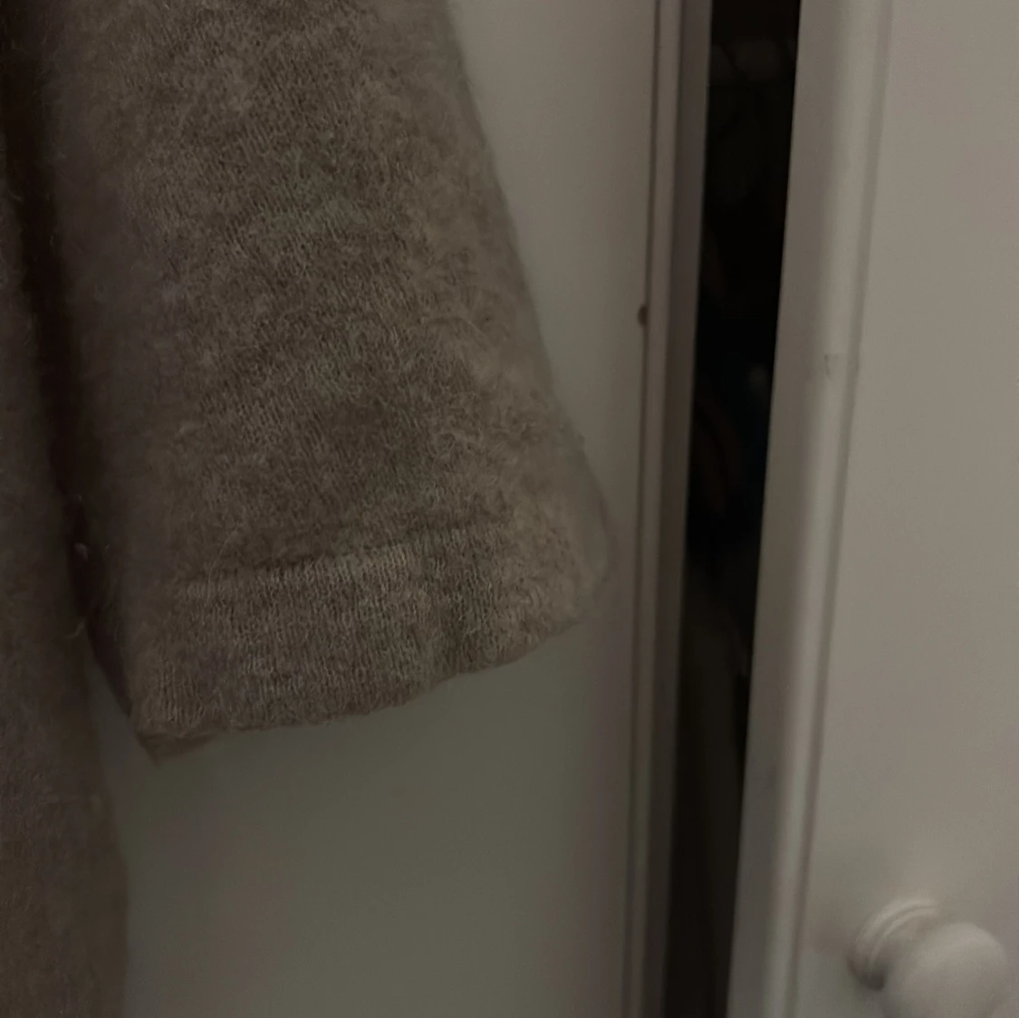 Beige tröja från & Other Stories - 1