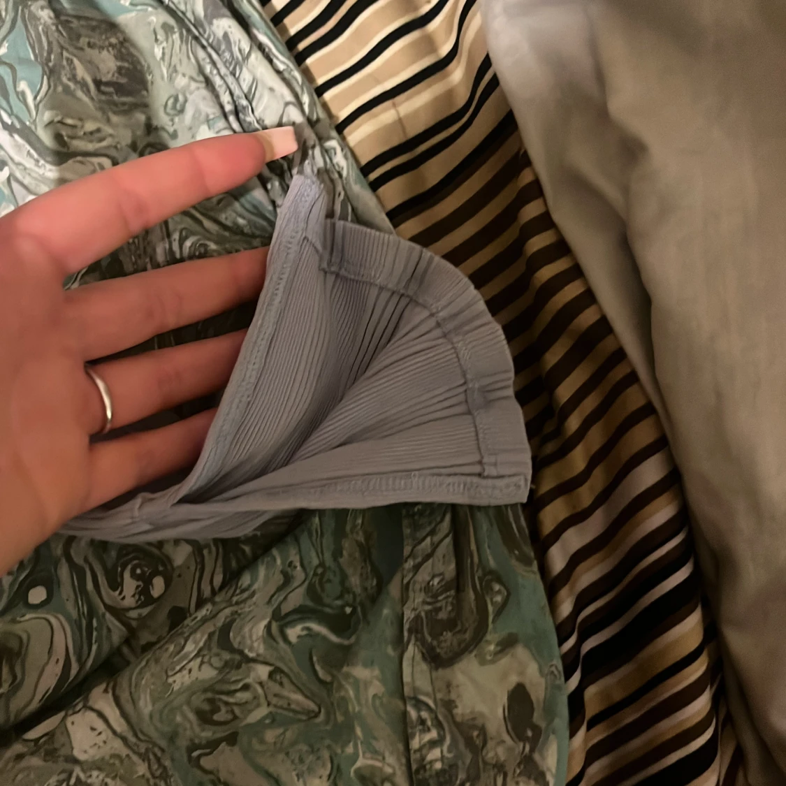 Ljuslila ribbad polotröja från Gina Tricot - 1