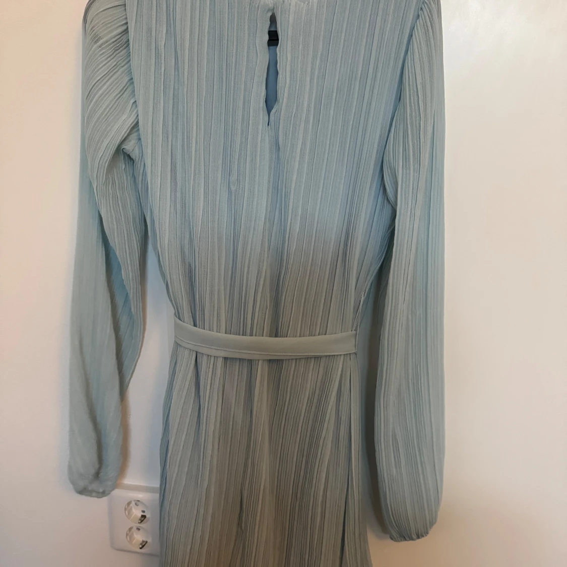 Ljusblå plisserad klänning - 2