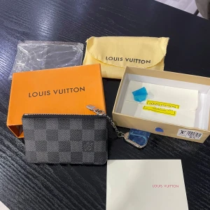 Skön plånbok/korthållare - Tja, säljer denna sprillans nya plånbok/korthållare! Vid minsta fundering kontakta oss✔️