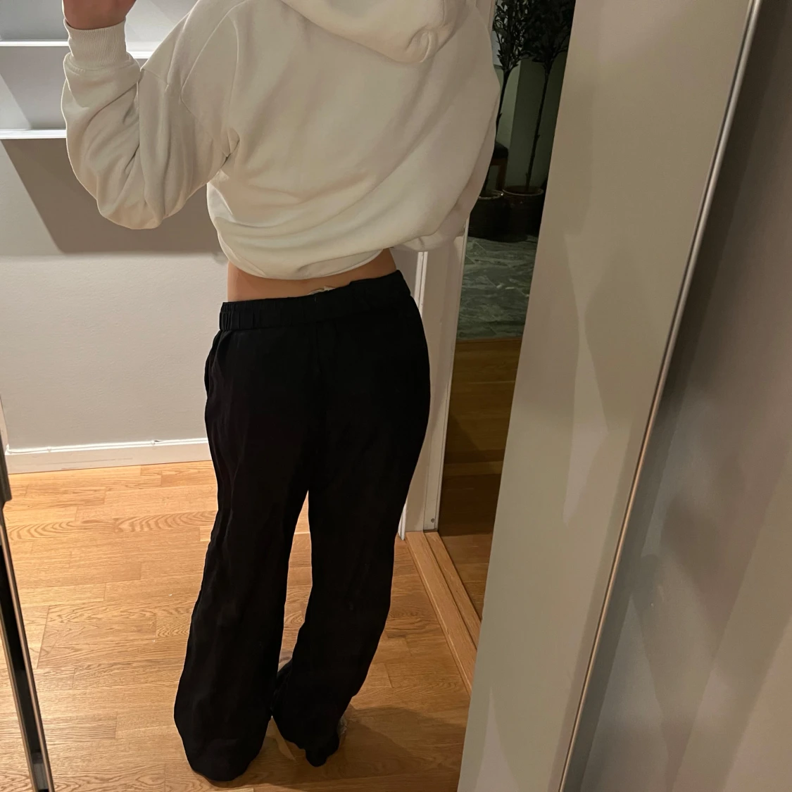 Svarta linnebyxor med snörning - 1