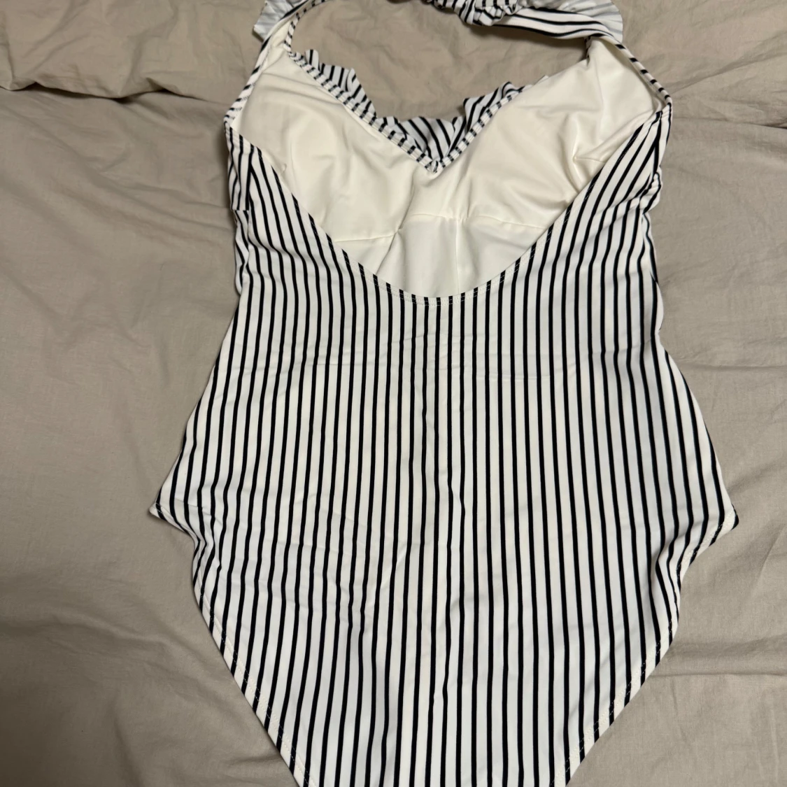 Randig baddräkt med knytband - 1