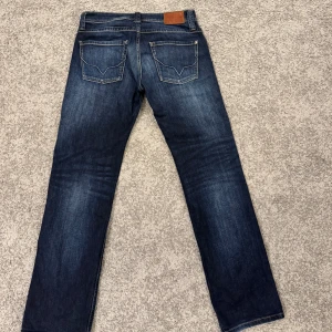 Mörkblå jeans från Pepe Jeans - Säljer min killes jeans i nyskick. Strl 30/32. Skriv vid funderingar!🤍