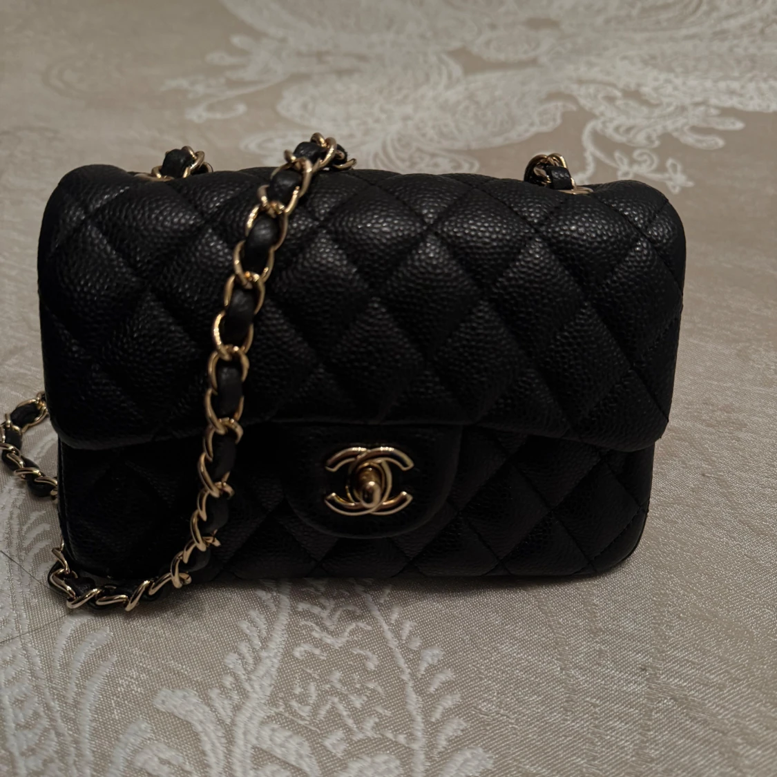 Svart quiltad axelväska - 4