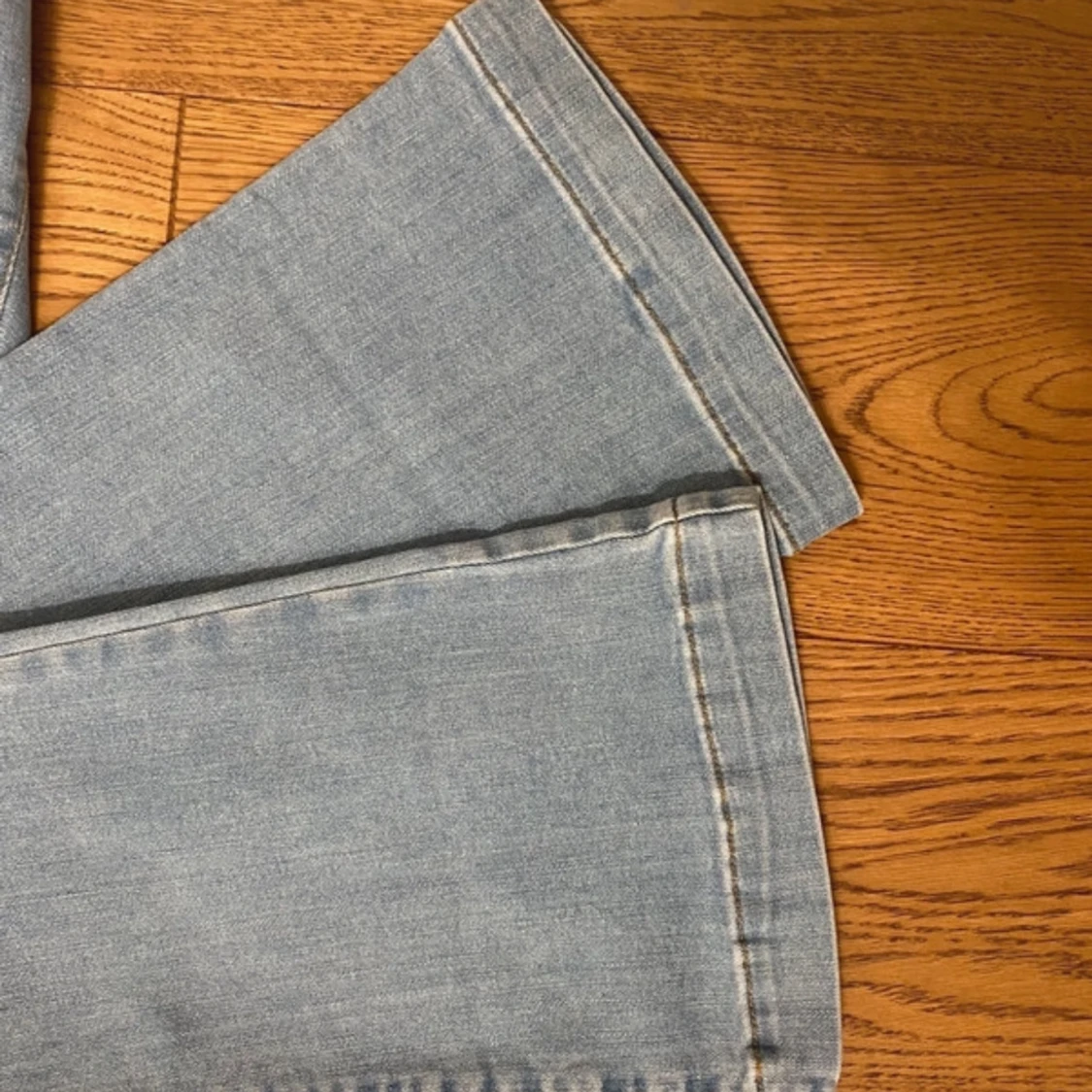 Ljusblå jeans med bootcut - 1