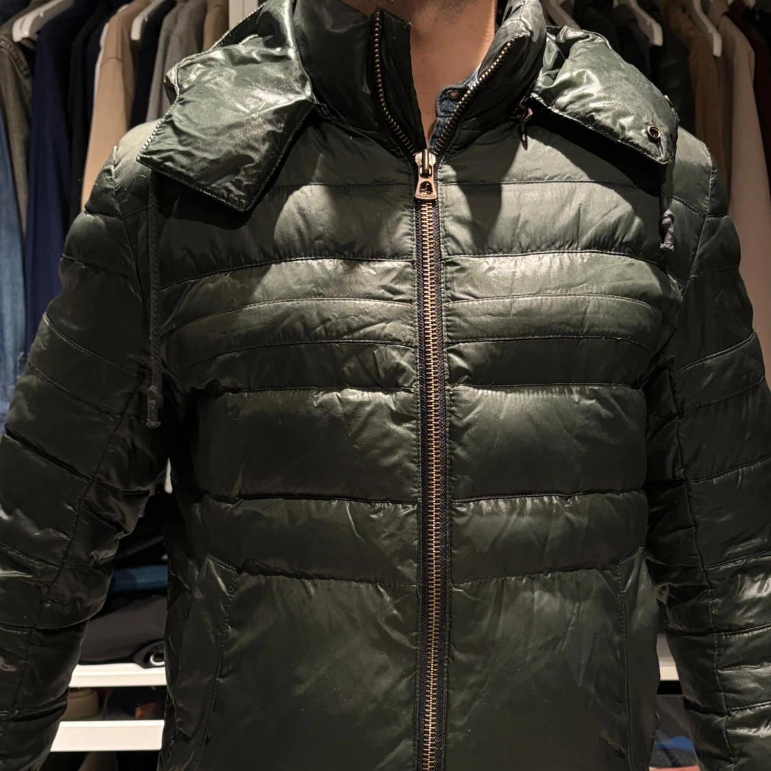 Hugo Boss Grön quiltad pufferjacka. 48