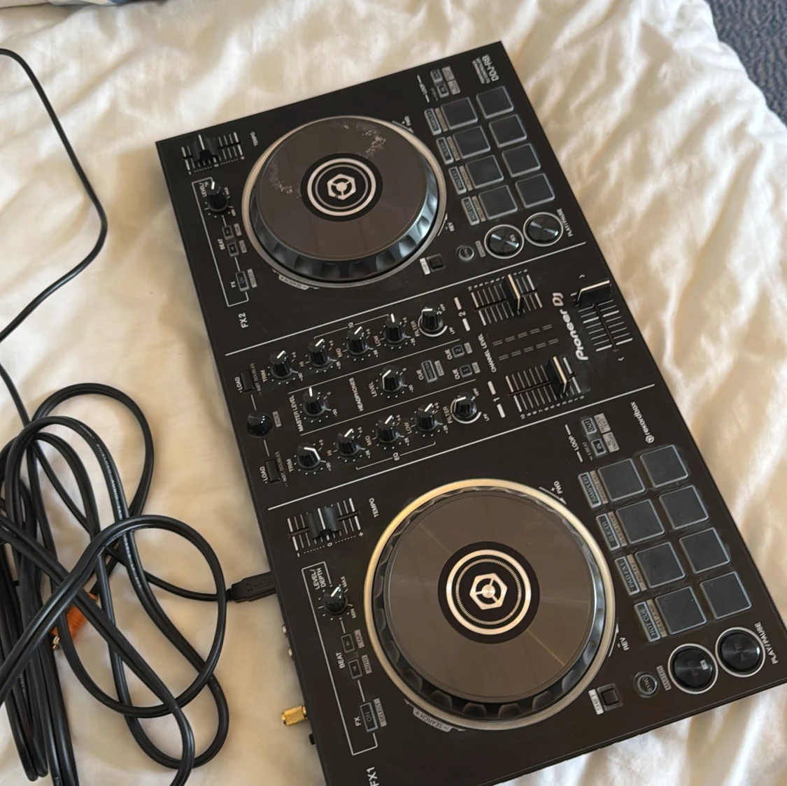 Svart DJ-kontroller från Pioneer DJ - 4