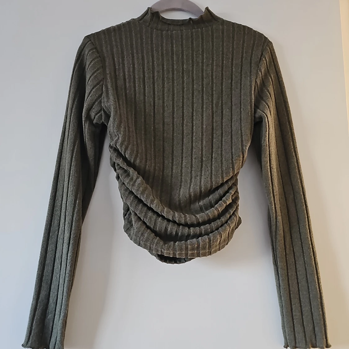 Grön ribbad tröja från Shein - 1