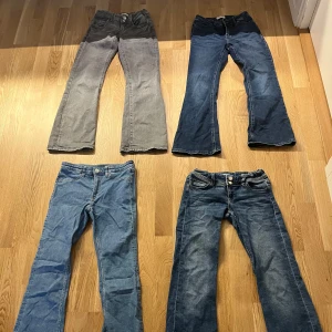Fyra par jeans - Säljer fyra par bootcut Jeans. 3 olika blåa och 1 par grå. Två par från ginatricot, ett par från Lindex och ett par från H&M. Alla är low waist. Perfekta för en avslappnad stil med klassisk jeanslook. Alla fyra för 500kr och styckvis 150kr  (barn modell)
