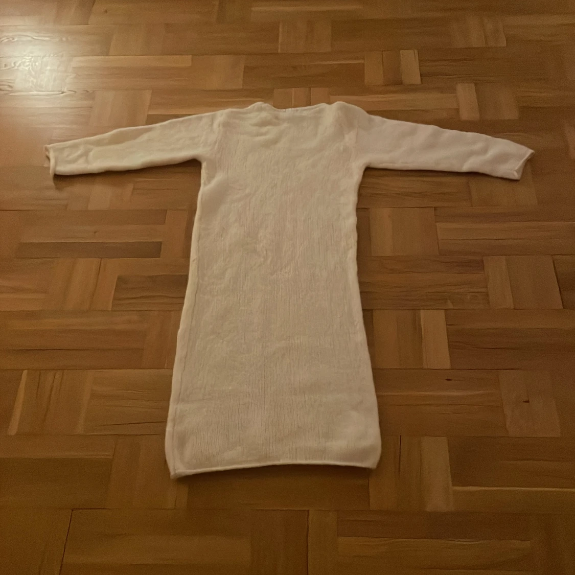 Vit stickad klänning från Lindex - 1