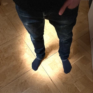 Crocker jeans - Snygga mörkblå jeans från Crocker. Byxorna är mer slim fit än tapered och måtten är W31 L32🇮🇹💥