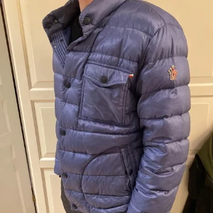 Moncler jacka  - Säljer nu min moncler jacka 