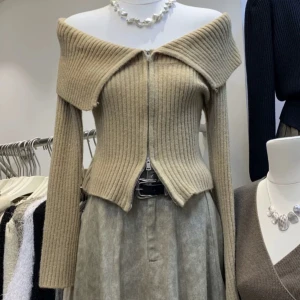 Koreansk kofta - Helt ny kofta från Korea! Lappar kvar, då den var för liten. Är i one Size men passar xs/s. Sitter super fint!