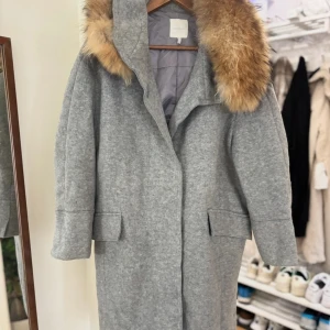 Wool coat size SMALL TO MEDIUM  - Brand campagna  Good for winter & autumn  It fits me but tighter a bit i am xxl