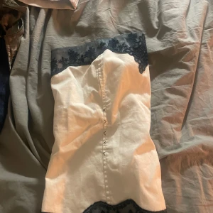 Korset topp - Jätte fin korset topp perfekt till fester och sommaren 