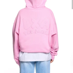 Hoodie - Hoodie från LXA, köpte för typ en år sen men knappt använt den därför jag säljer den. De finns en jätte liten fläck men går säkert bort i tvätten!! Kan skicka bild på fläcken.  Storlek S 