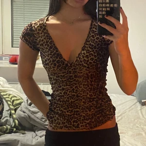 Leopard topp - Avklippt från en klänning men det är inget som syns🫶