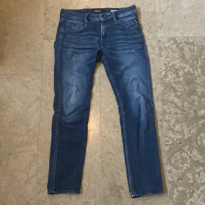 Replay jeans - Replay slim Anbass jeans riktigt trendiga och sköna 10/10 skick och w29