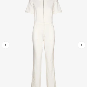 Jeansdress - Vit från mango, nypris: 699 Använd Max 2 gånger ❤️ storlek xs men passar även mig som är en S, den är stretchig. 