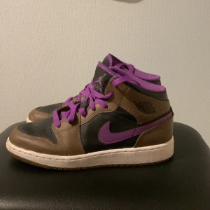 Air Jordan 1 Nike svart brun och lila - Nike air Jordan sneakers herr barn knappast använd bra kvalitet