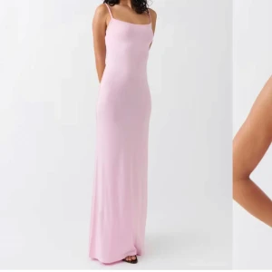 Klänning från Gina tricot - Rosa soft touch klänning från Gina, använts några gånger men det är i jätte bra skick 💗 köparen står för frakten ✨🎀
