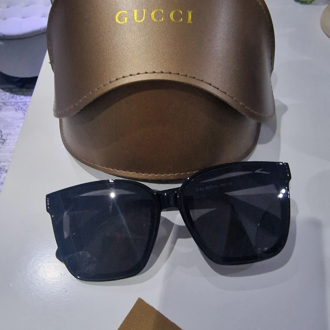 Helt ny gucci solglasögon  - 90