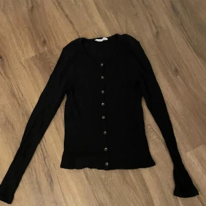 Tunn tröja - Säljer då den inte kommer till användning ☺️
