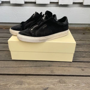 Arigato Skor  - Hej säljer ett par arigatos. Fina skor som är perfekta för vardag o som fin skor. Box ingår.