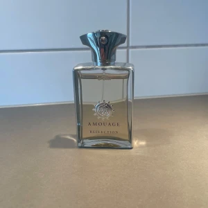 Amouage Reflicton Man - Säljer denna amouage Refliction Man, använt typ 5ML av 100ML, köpt för 4,000kr säljer den för 2,100kr.